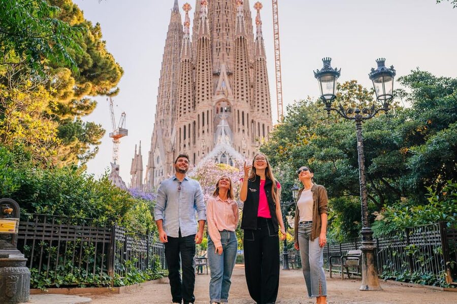 Sagrada Familia with Official Guide & Fast-Track Entry - Key points to know before booking