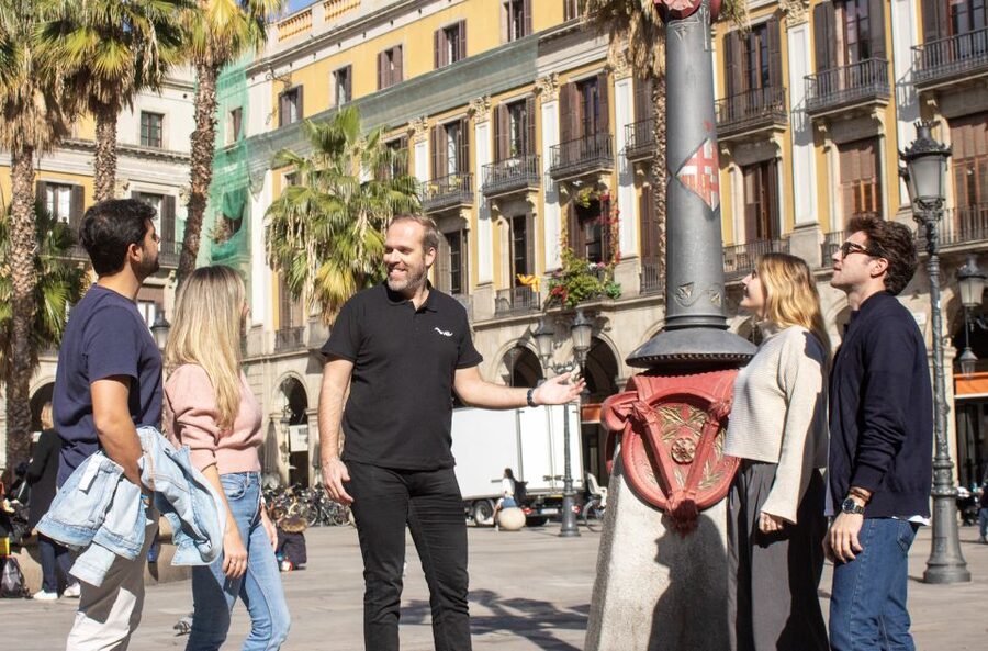 Sagrada Familia with Official Guide & Fast-Track Entry - Who should book this visit