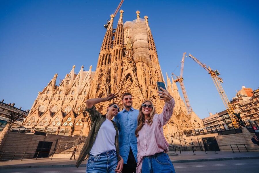 Sagrada Familia with Official Guide & Fast-Track Entry - Meeting at Entrance A and getting started