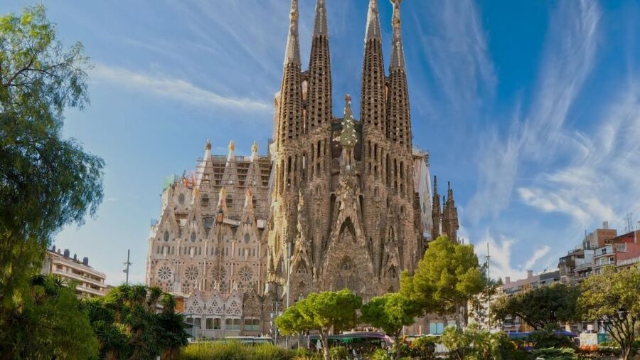 Sailing Experience, Sagrada Familia & Park Guell - Should you book Sailing Experience Barcelona?