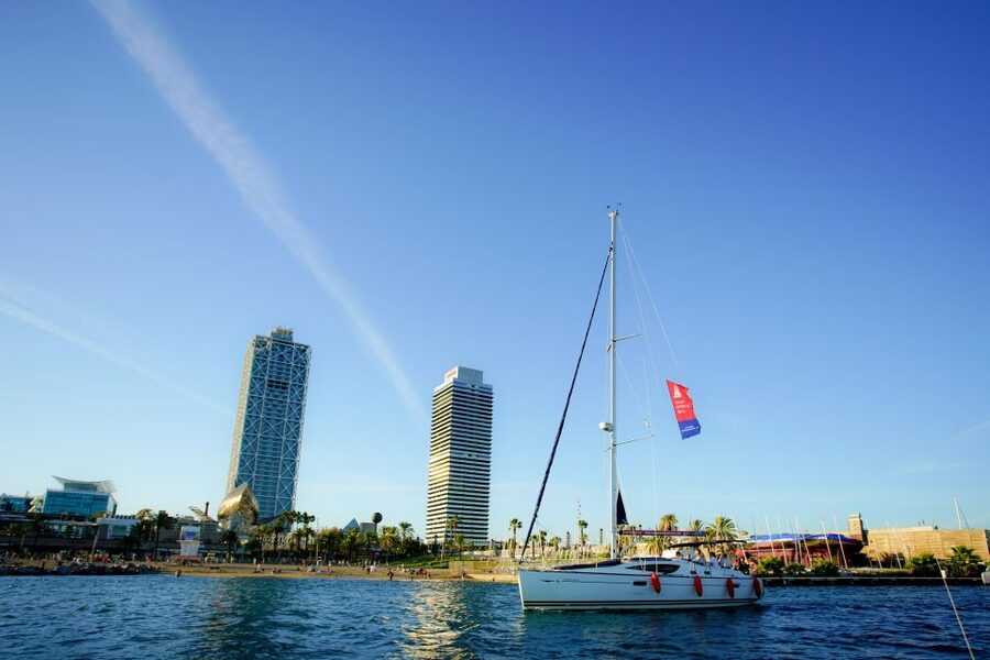 Sailing Experience, Sagrada Familia & Park Guell - Timing, language, and the practical details