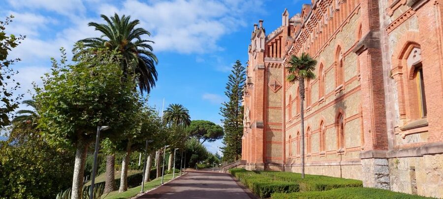 Santander: Comillas, Modernismo y Capricho de Gaudi - The Old Seminary and the scale of Comillas
