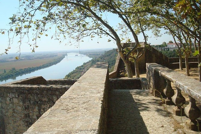 Santarem Sul: Santo Milagre, Pedro Alvares Cabral, Gothic, Portas do Sol, Art - Santa Maria de Marvila and the old town setting