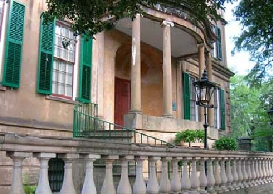 Savannah: History and Architecture Homes Walk - Warren Square is the place to begin