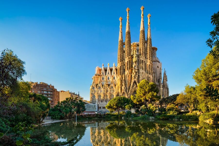 Semi-Private Barcelona Gothic, Parc Guell & Sagrada Familia - Gaudí’s Park Güell for one focused hour