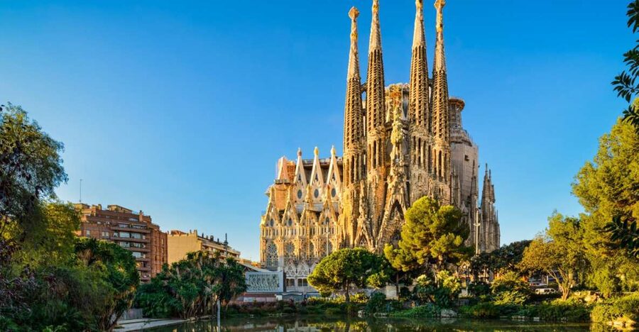 Semi-Private Barcelona Gothic, Parc Guell & Sagrada Familia - What the $206 price really covers