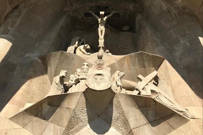 Skip The Line : La Sagrada Familia Guided Tour - Inside Antoni Gaudí’s masterpiece