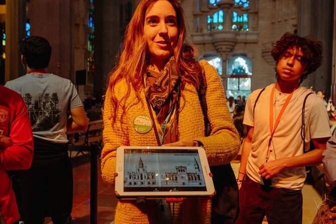 Skip the Line Sagrada Familia Guided Tour & Optional Cava Upgrade - The museum and Gaudí’s crypt