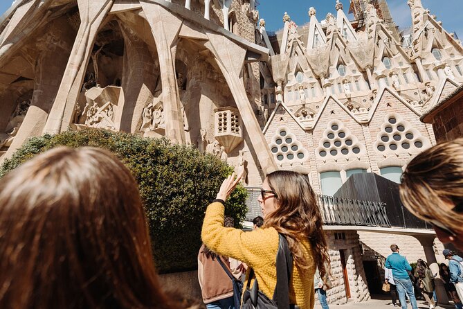 Skip the Line Sagrada Familia Guided Tour & Optional Cava Upgrade - Meeting point, timing, and group size
