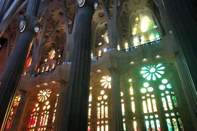 Skip The Line Sagrada Familia Small Group Tour - Timing, languages, and the 90-minute format