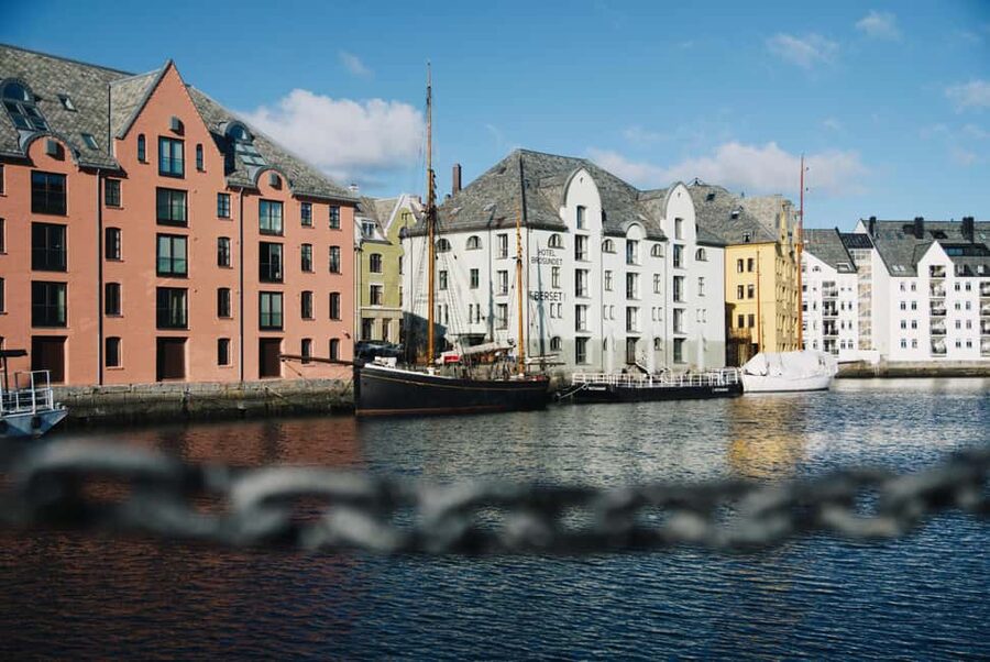 Small Group Tour in Ålesund: Art Nouveau, Sea Views & Insider Tips - Apotekertorget and the city’s working past