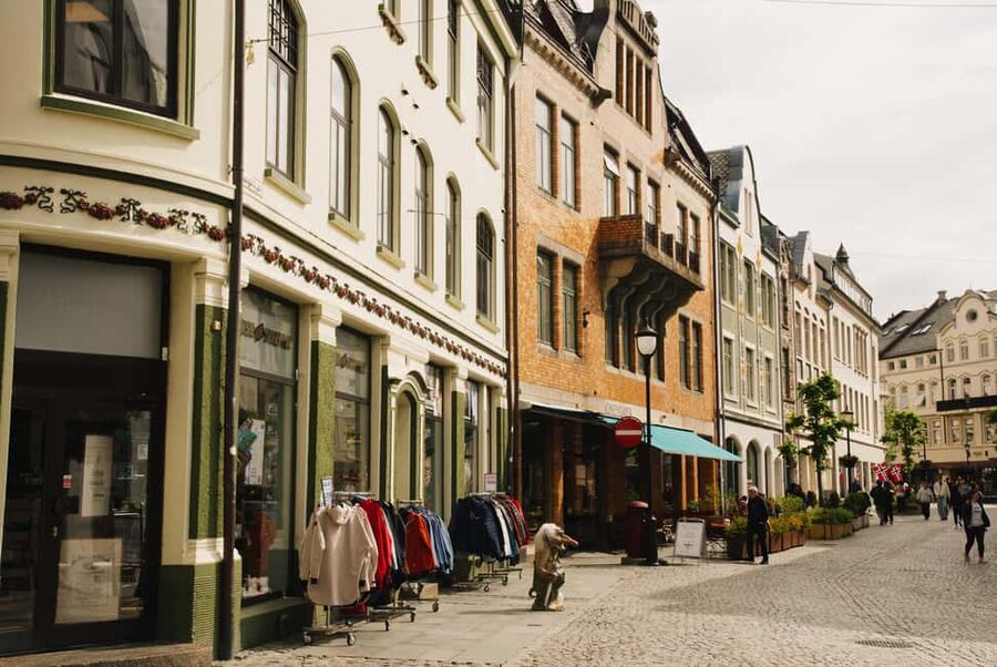 Small Group Tour in Ålesund: Art Nouveau, Sea Views & Insider Tips - How hard is the walk?
