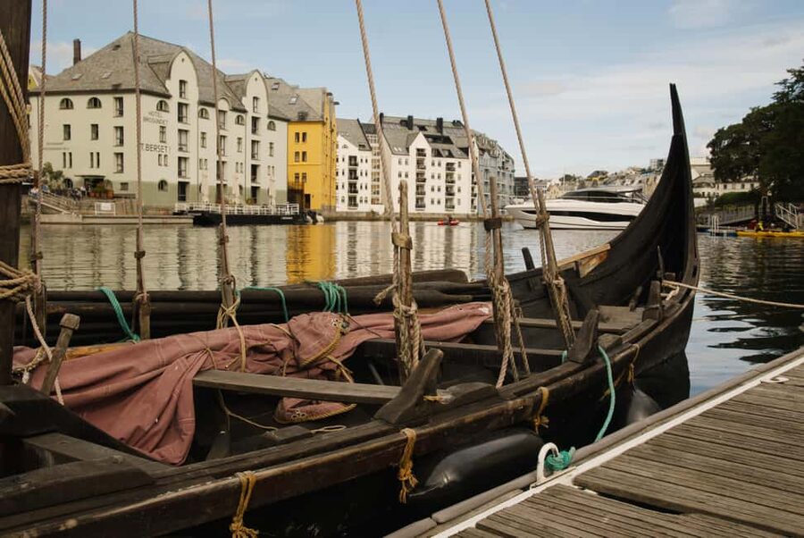 Small Group Tour in Ålesund: Art Nouveau, Sea Views & Insider Tips - Starting beside the fisher boy statue