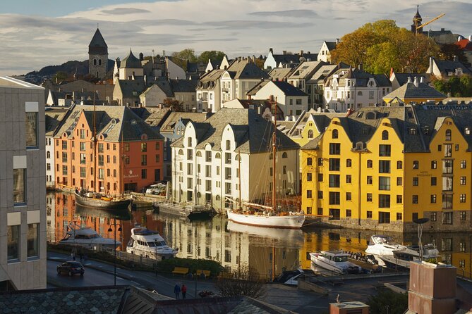 Small-Group Walk in Ålesund: Art Nouveau & Insider Tips - Climbing to Museumsparken for the wide view