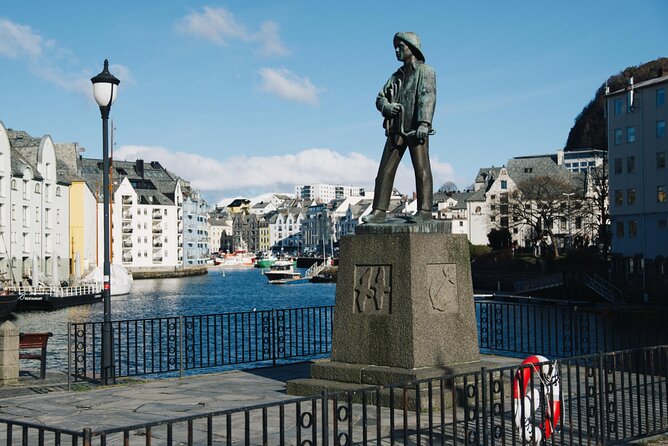 Small-Group Walk in Ålesund: Art Nouveau & Insider Tips - Is the walking level manageable?
