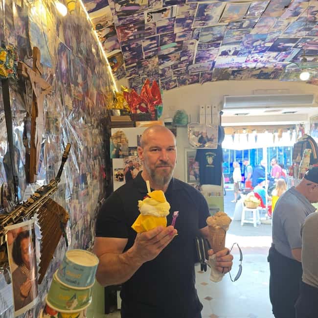 Sorrento: Gothic-Baroque Art Tour & Free local Tasting - Sorrento pizza, fish, and the lunch detail