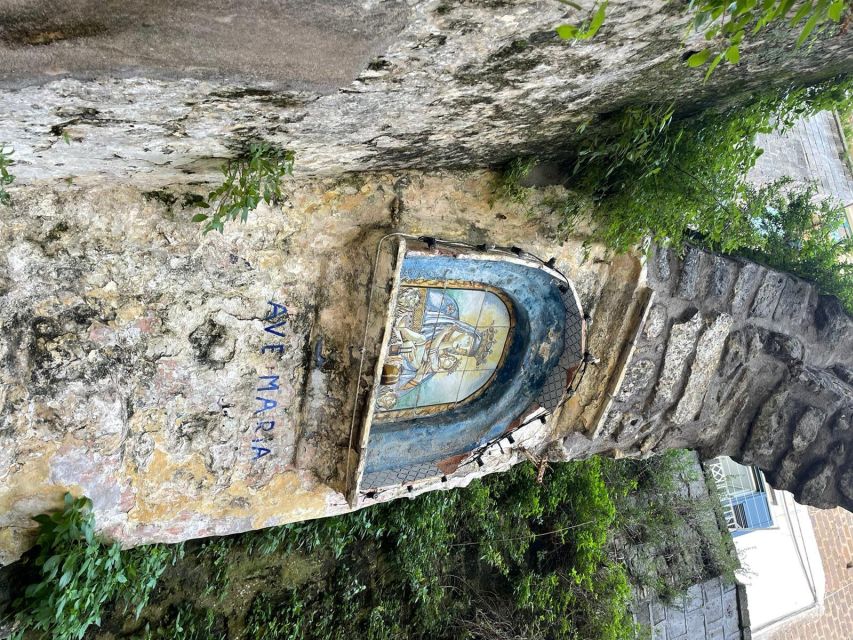 Sorrento: Gothic-Baroque Art Tour & Free local Tasting - Handmade wood and the Sorrento souvenir tradition