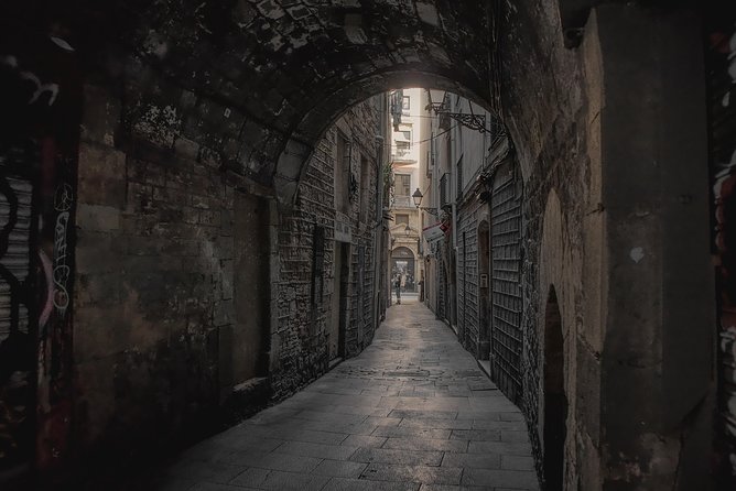 The Gothic Trail – Ghosts of Barcelona Exploration Game - Flexible timing is the biggest practical advantage