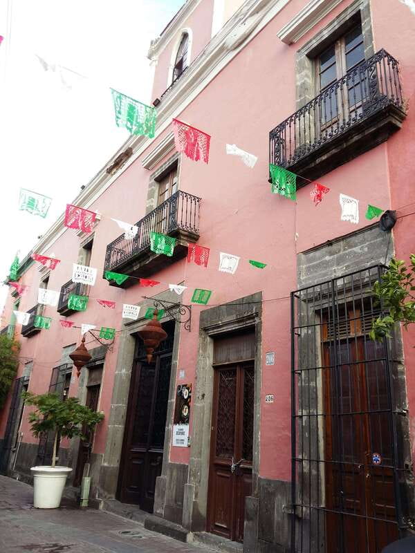 Tlaquepaque Magic Town: Artisans, Traditions, Architecture - Galleries and artisan stores worth your attention