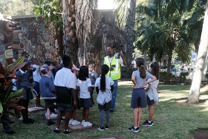 Tour about Art and Architecture in Maputo City - Reading colonial power at Vila Algarve