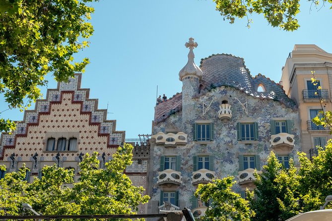 Treasures of Barcelona: Private Gaudi Walking Tour - Casa Batlló and the Dragon Roof