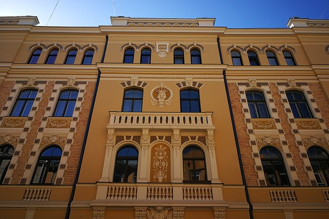 Ultimate Art Nouveau Experience in Riga - Private Tour - The first hour: façades, details, and stories