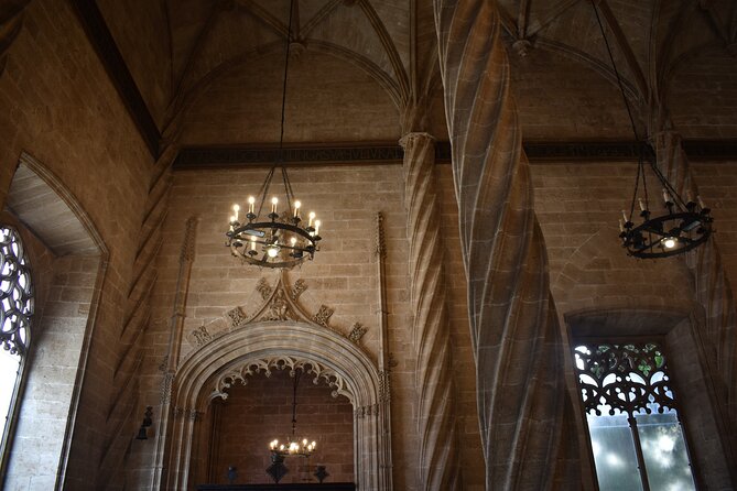 Valencia: Art & Architecture Guided Tour with Monuments Tickets - Palau de la Generalitat and the palaces of El Carmen