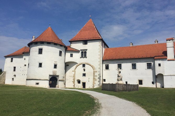 VarazdinTown & Trakoscan Castle, Small Guided Group from Zagreb - The guides are a major part of the value