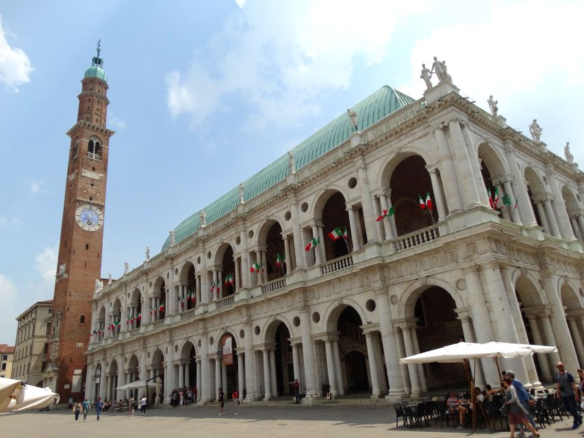 Vicenza: Palladian Architecture Private Walking Tour - Piazza dei Signori and the symbols of Venetian rule