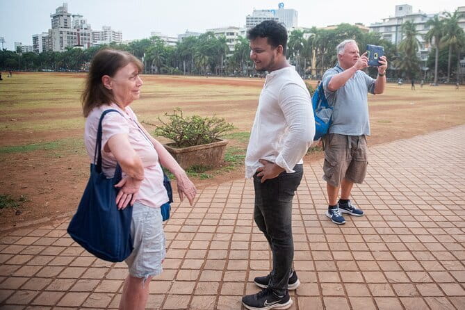 Victorian Gothic Heritage Quarter and Art Deco Walking Tour - Kala Ghoda, street culture, and a change of pace