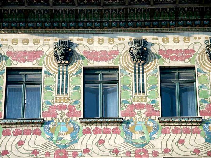 Vienna Art Nouveau Walking Tour - What the guides add to the experience