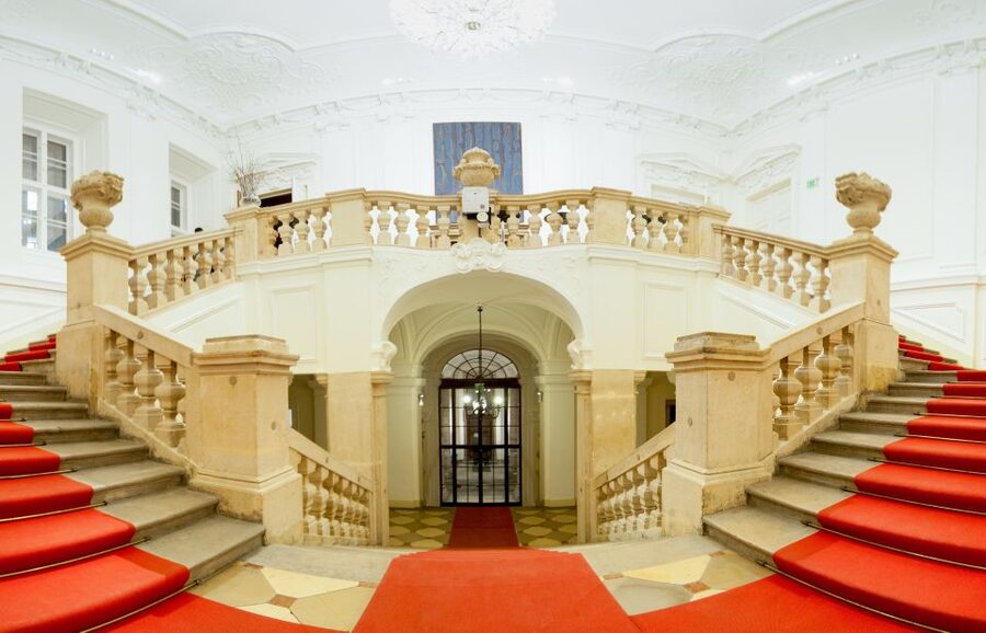 Vienna: Baroque Orchestra Concert and Dinner - Dinner at Café Landtmann since 1873