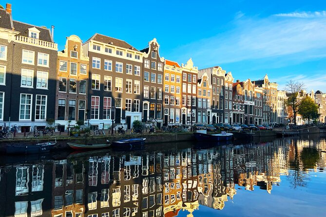 Walking Tour about Golden Age Architecture, private local guide - Prinsengracht warehouses and practical design