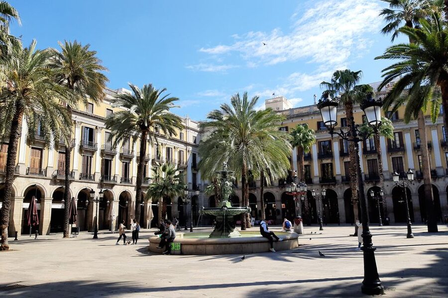 Walking Tour Gothic Quarter and Ramblas+Boat Trip - Plaza Sant Jaume and the city’s political center