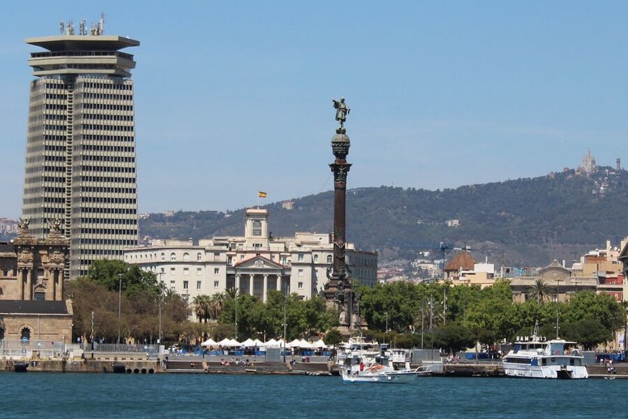 Walking Tour Gothic Quarter and Ramblas+Boat Trip - Güell Palace, Gaudí’s early city masterpiece