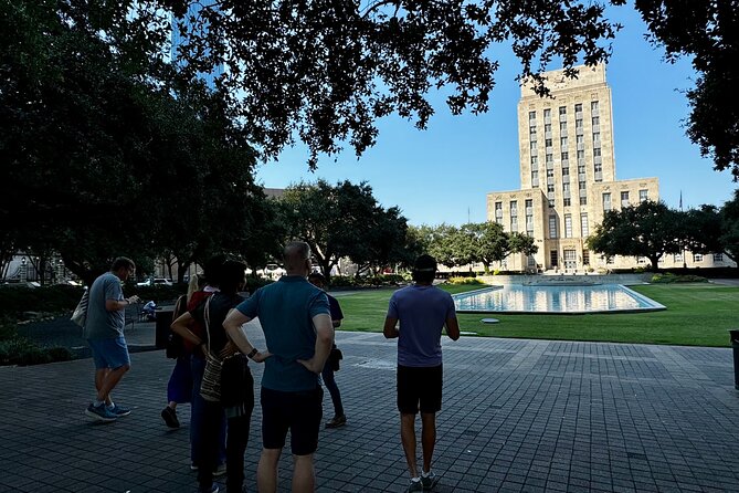 Walking Tour of Houston: History, Architecture, Street Art - The Gulf Building and Houston’s Art Deco era
