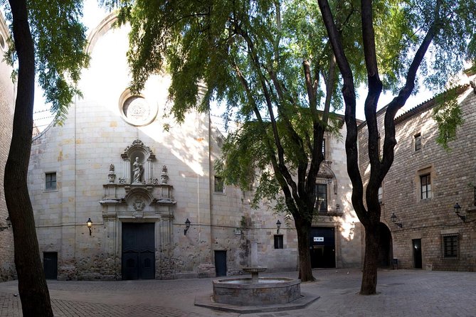 Walking tour of the Gothic Quarter of Barcelona + Cathedral - Plaça del Rei and Barcelona’s royal center