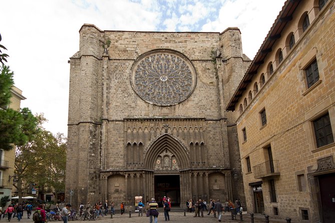 Walking tour of the Gothic Quarter of Barcelona + Cathedral - Casa de l’Ardiaca and the appeal of small details