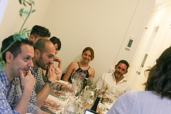 Wine tasting with a view of the Sagrada Familia - The important meeting-point warning