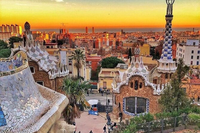 Wonders of Gaudi: Park Guell & Sagrada Familia Private Tour - Private does not mean a private car all day